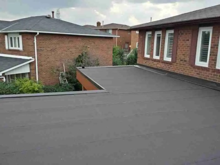 Flat roof replacement contractors