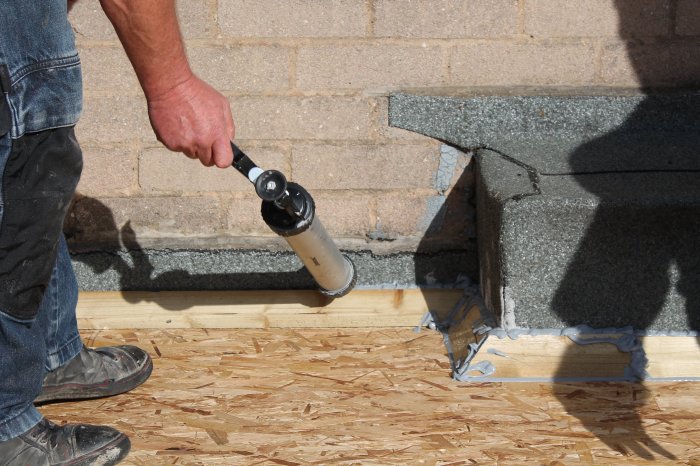 Waterproof flat roof coating